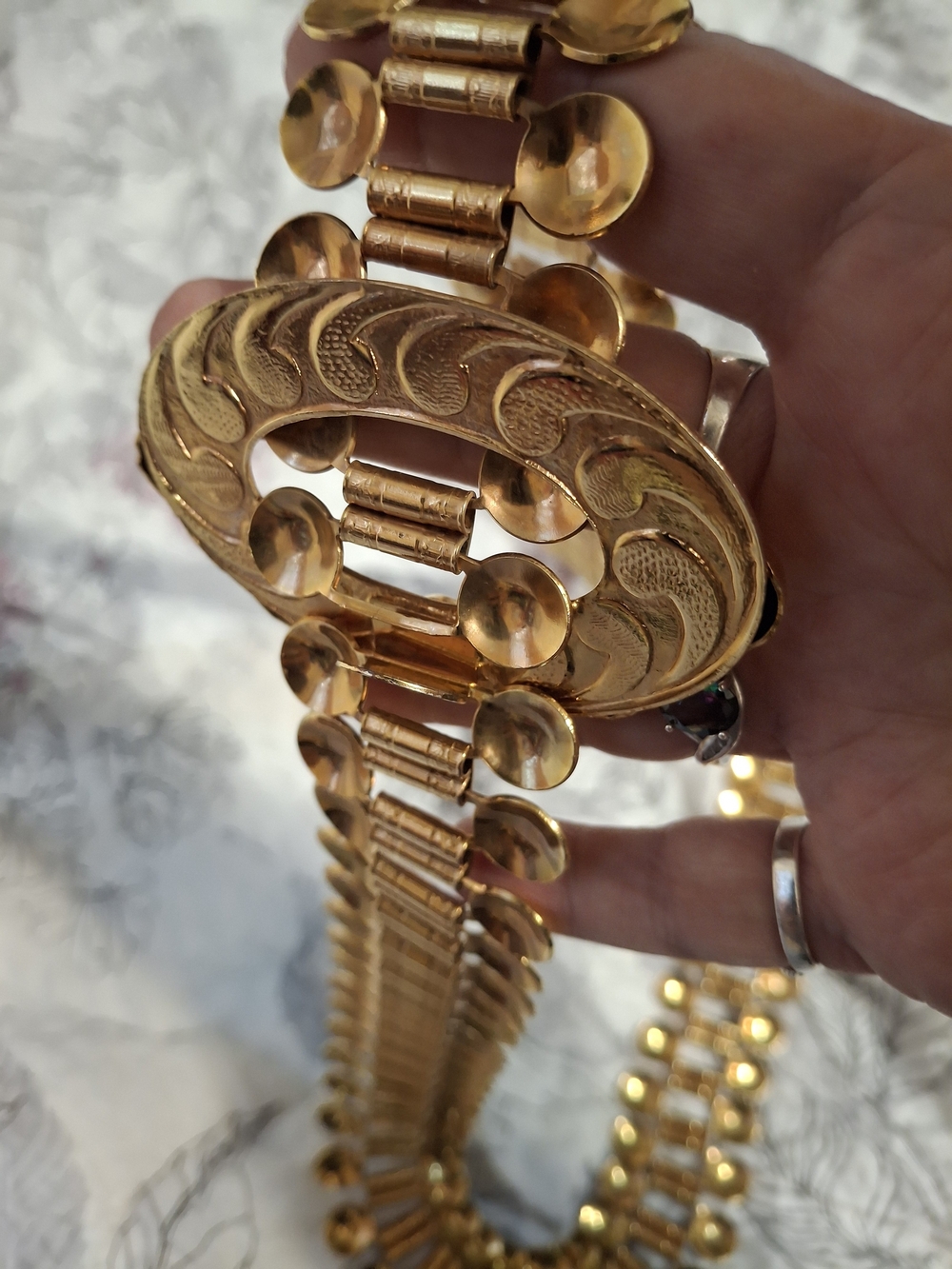 Gold-Tone Statement Link Belt for Women - Picture 7 of 8